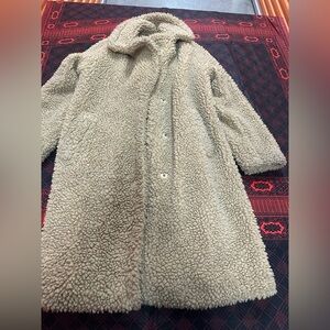 Lucky Brand faux fur long jacket size L
Pit to pit: 24”
Length: 40/41”